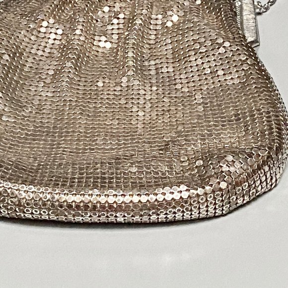 Vintage Whiting & Davis Co. Regency Mesh Kiss Lock Purse Castlecore Clut… - Picture 4 of 9